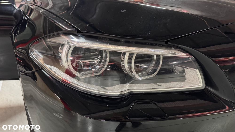 BMW Seria 5 550i xDrive - 24