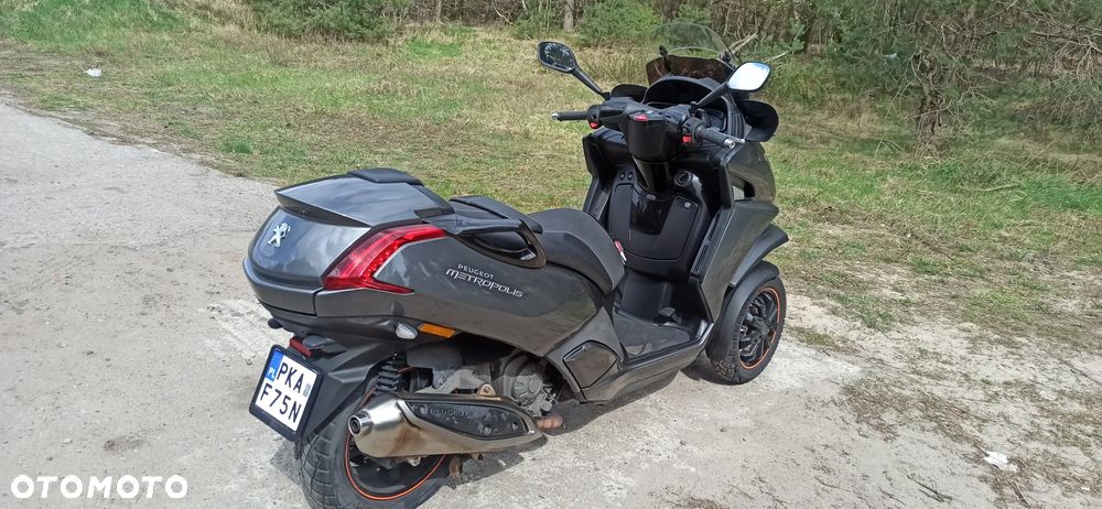 Peugeot Metropolis - 8