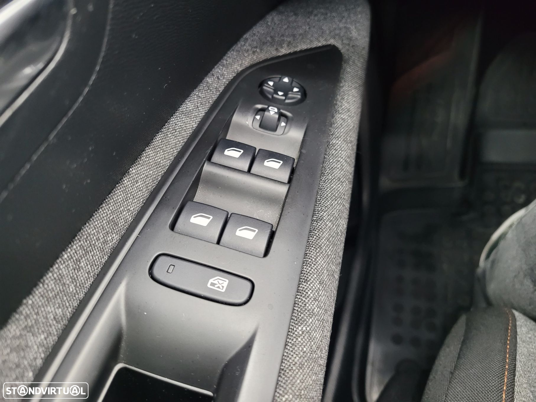 Peugeot 3008 1.2 PureTech Allure EAT8 - 39