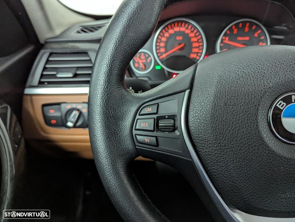 BMW 320 d Auto Line Luxury - 14
