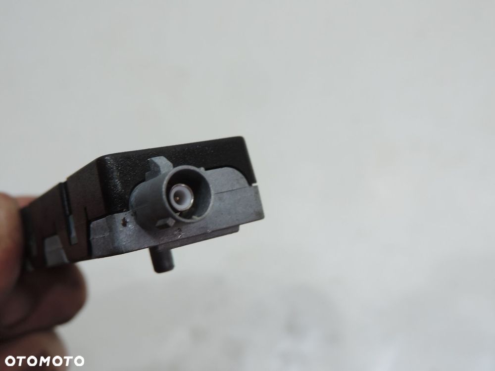 WZMACNIACZ ANTENY VW PASSAT B6 3C9035552A - 7