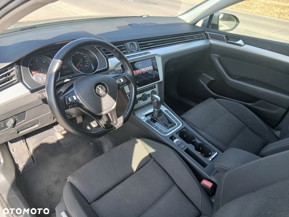 Volkswagen Passat 2.0 TDI SCR DSG Trendline - 12