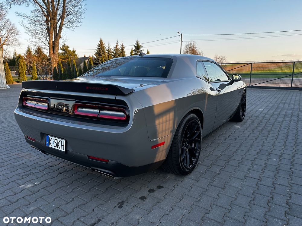 Dodge Challenger 6.4 Scat Pack - 6