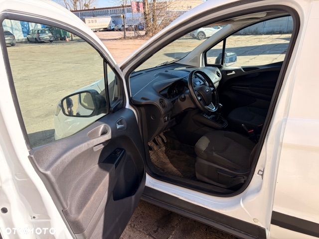 Ford transit courier - 11