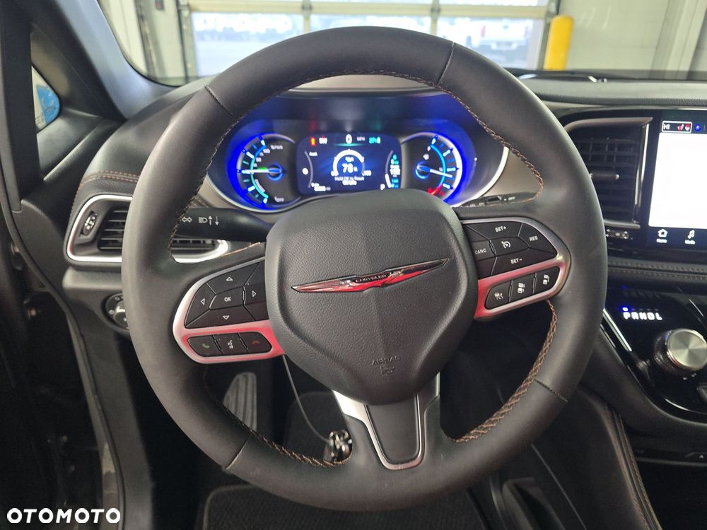 Chrysler Pacifica - 8