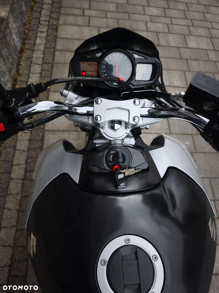 Suzuki GSR - 17