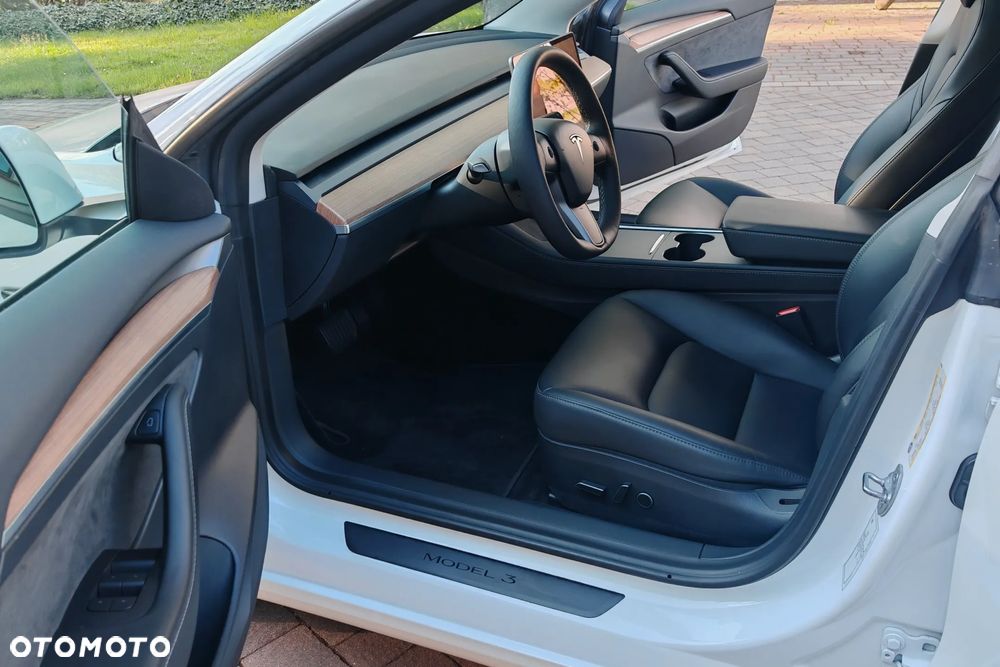 Tesla Model 3 - 16