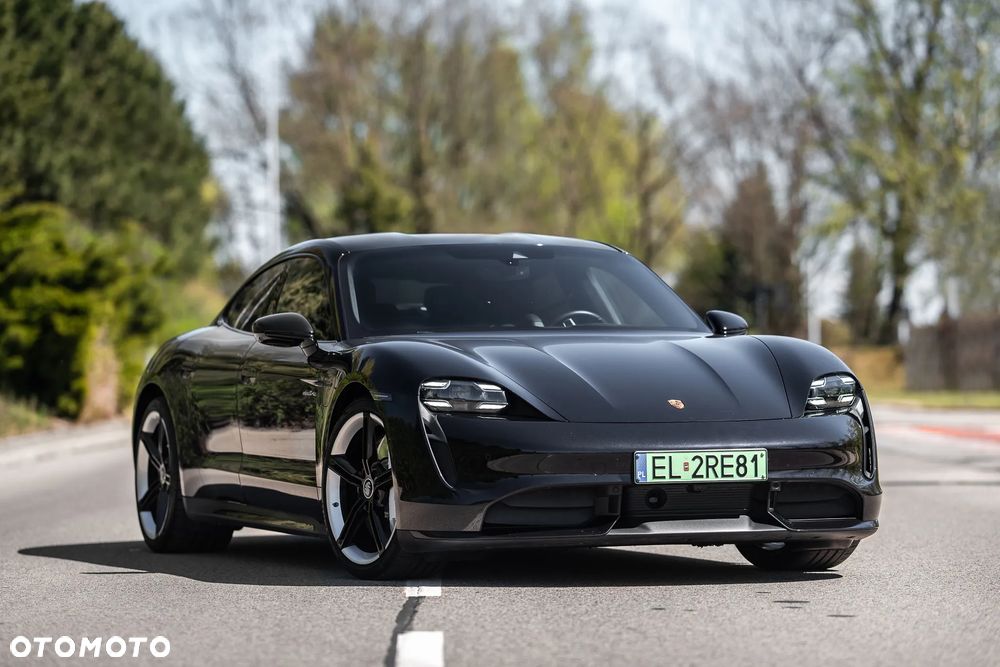 Porsche Taycan Turbo - 25