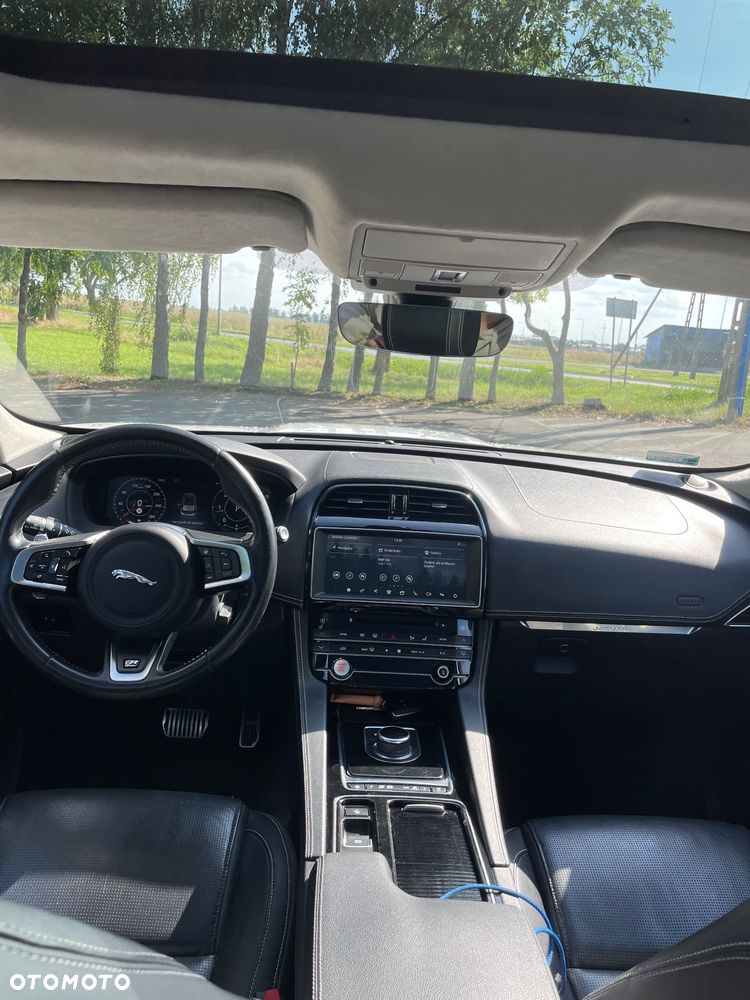 Jaguar F-Pace 2.0 i4D AWD R-Sport - 7