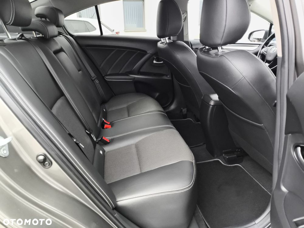 Toyota Avensis 2.0 Premium MS - 13