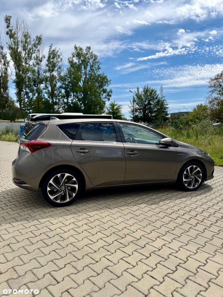 Toyota Auris 1.8 HSD Sol - 11