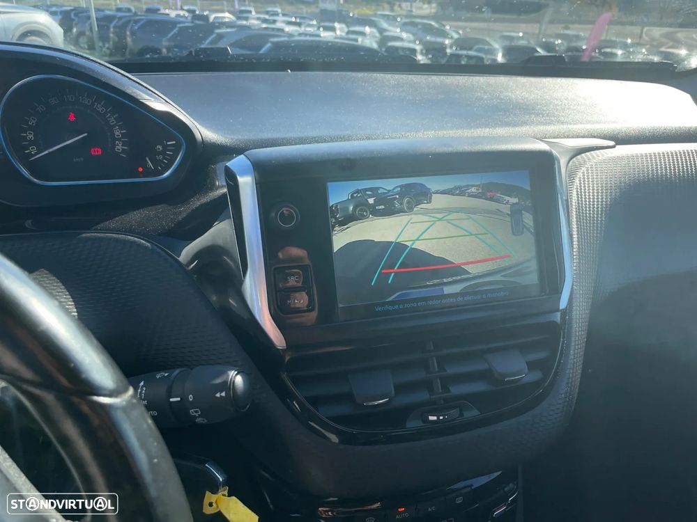 Peugeot 2008 1.2 PureTech Allure - 17