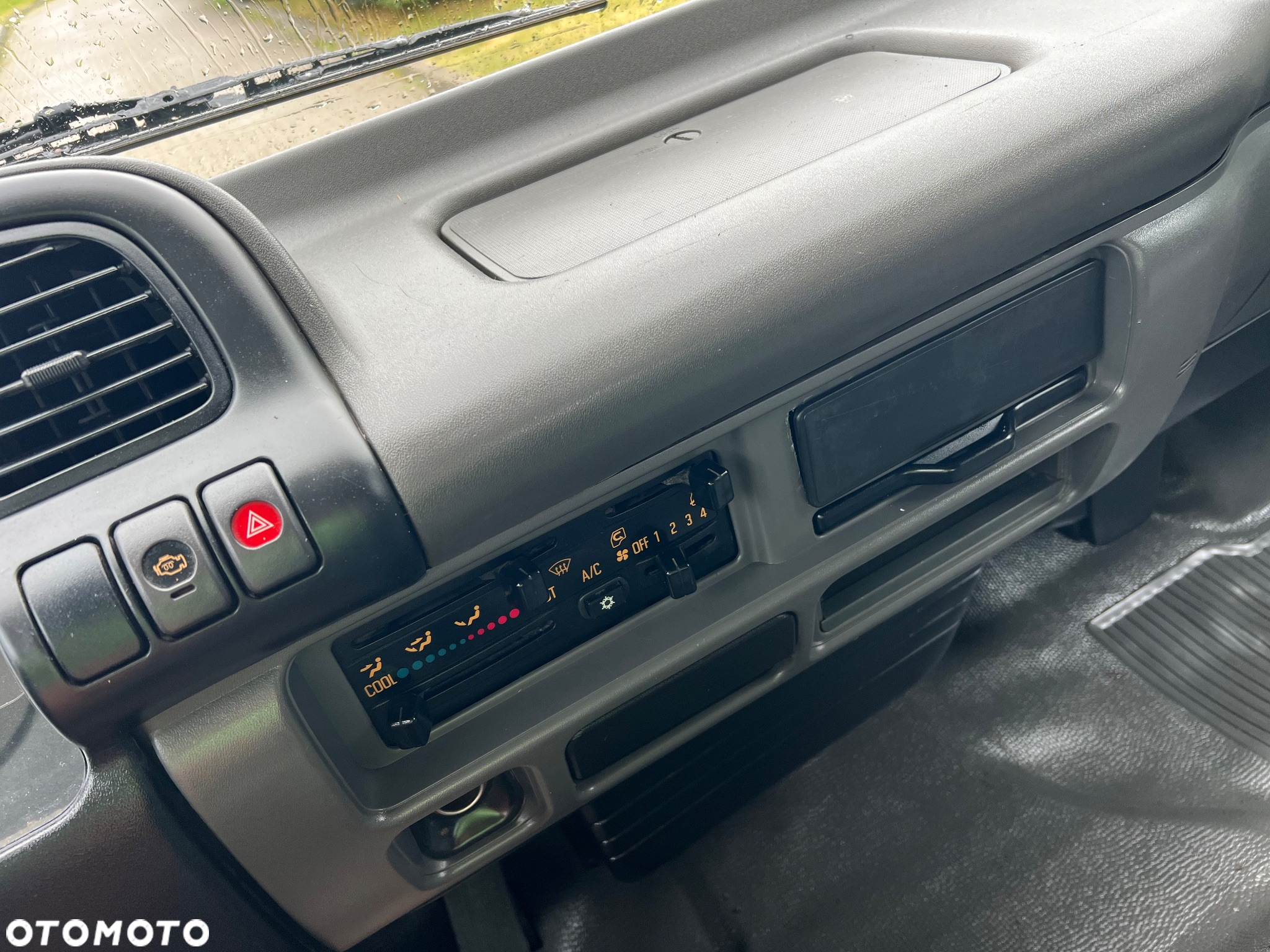 Isuzu NPR - 9