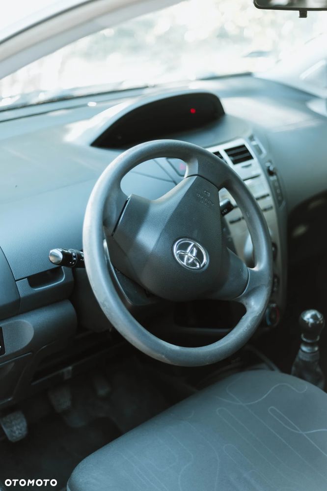 Toyota Yaris 2011 photo 3