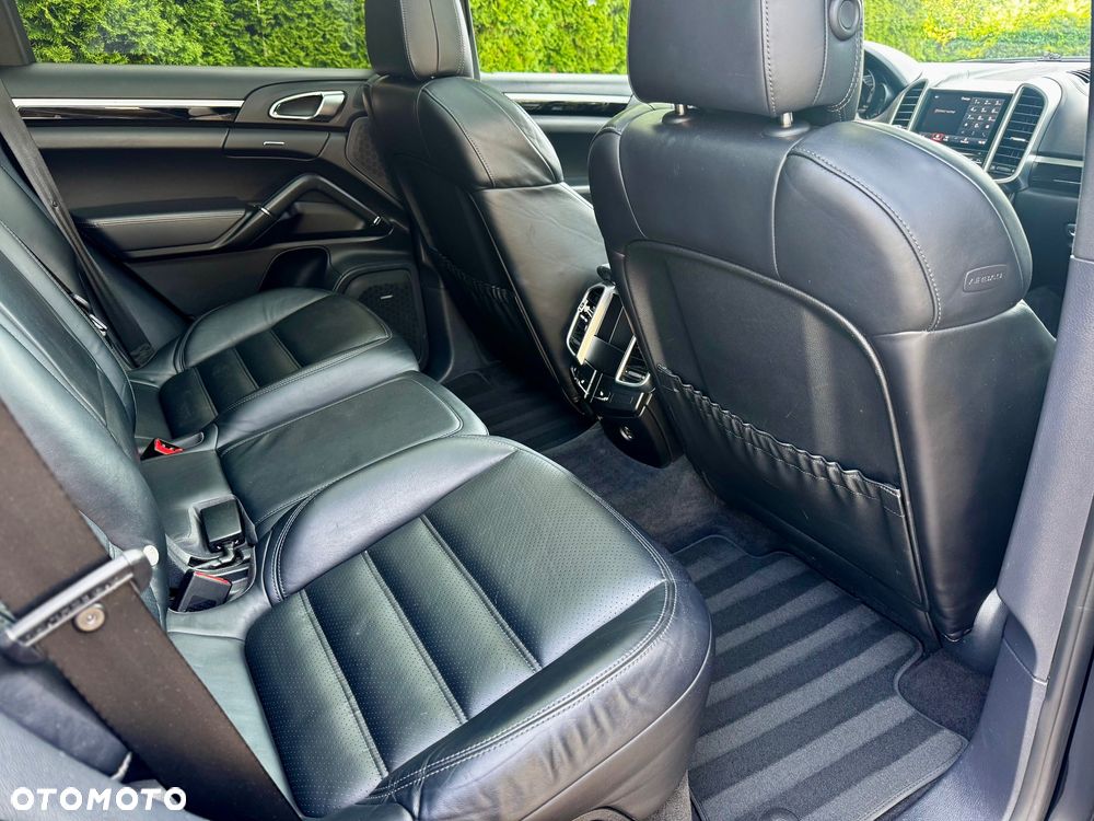 Porsche Cayenne Platinum Edition - 12