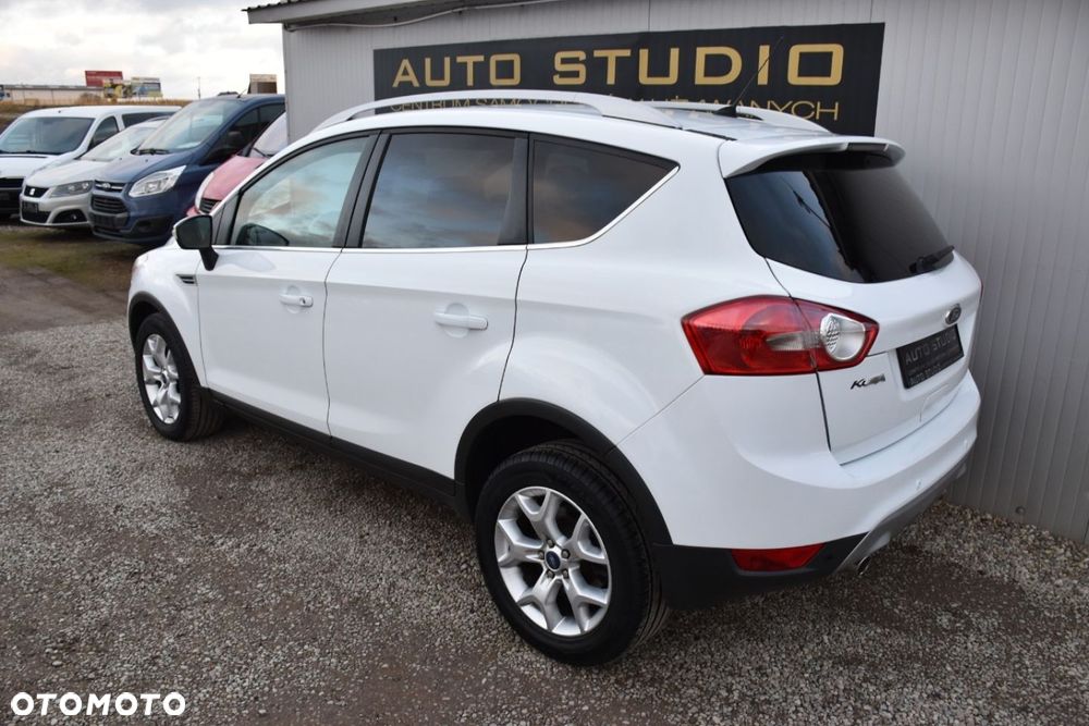 Ford Kuga 2.0 TDCi 2x4 Titanium - 4