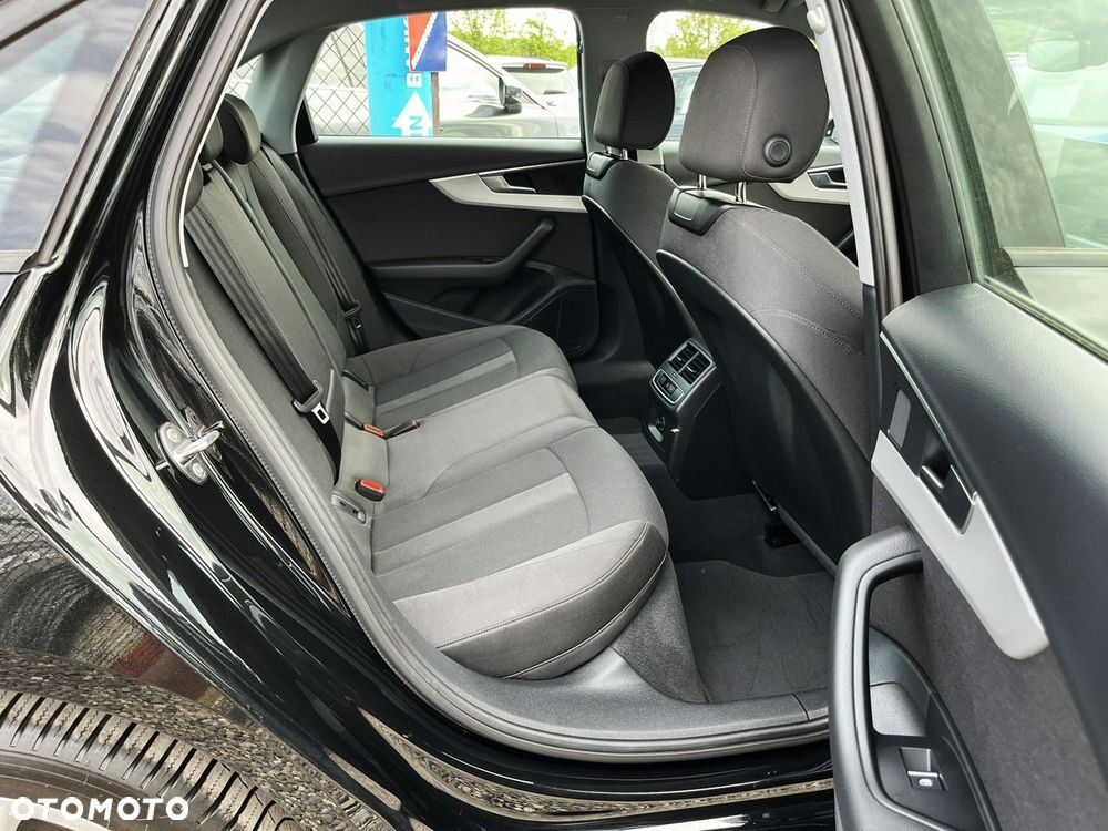 Audi A4 Limousine - 33