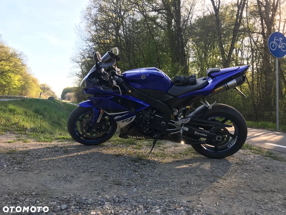 Yamaha R1 - 3