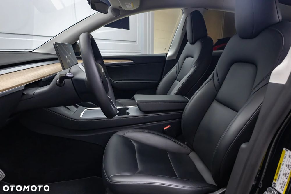 Tesla Y Performance AWD - 7