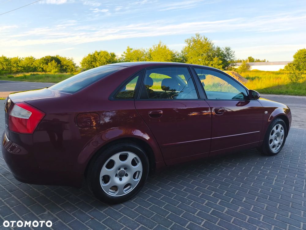 Audi A4 Limousine - 10