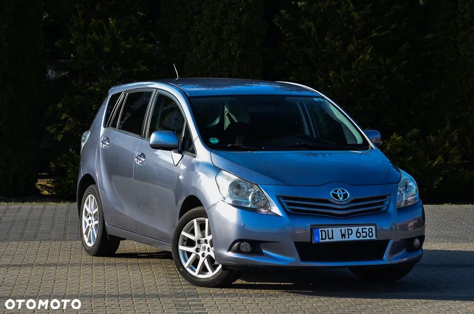 Toyota Verso 1.6 Premium 7os - 9