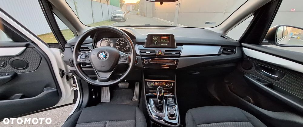 BMW Seria 2 218d - 14