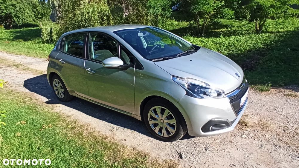 Peugeot 208 - 8