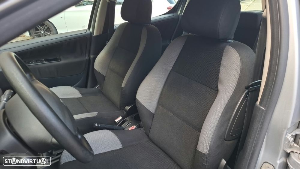 Peugeot 207 1.4 16V Trendy - 11