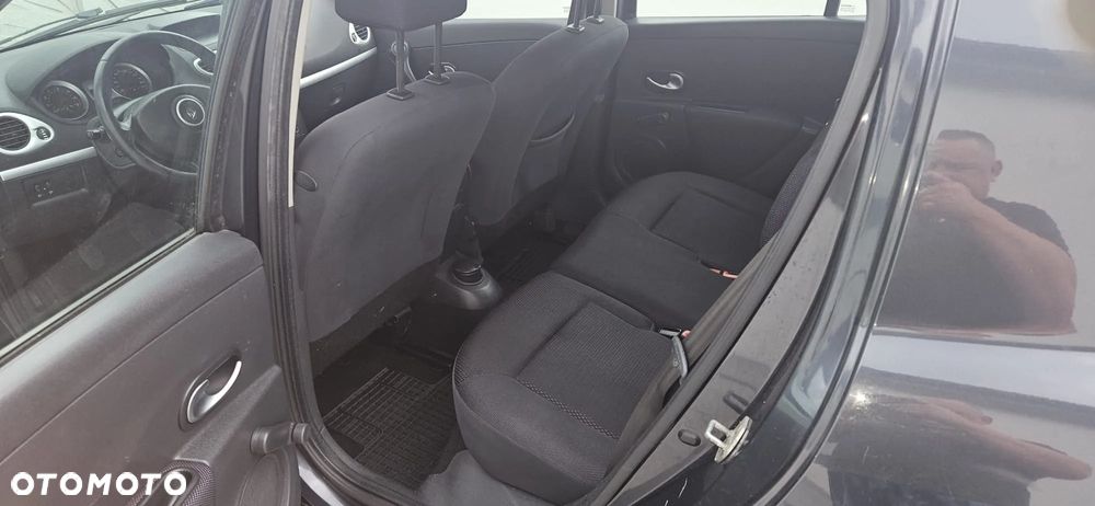 Renault Clio 1.2 16V 75 Expression - 4