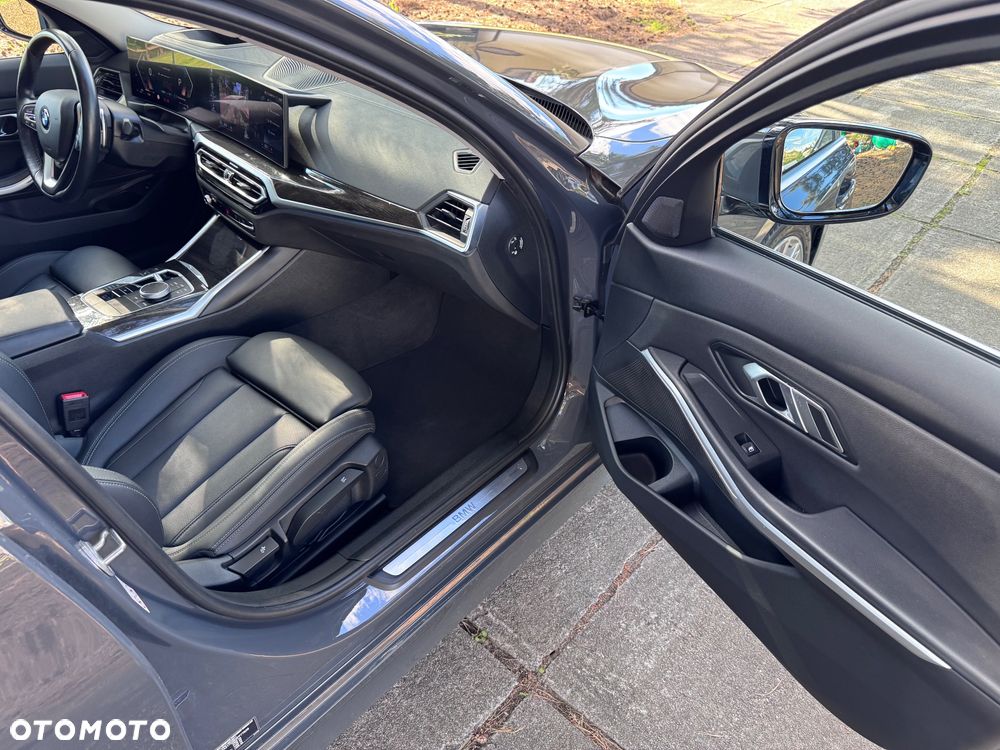 BMW Seria 3 320d xDrive Luxury Line sport - 13
