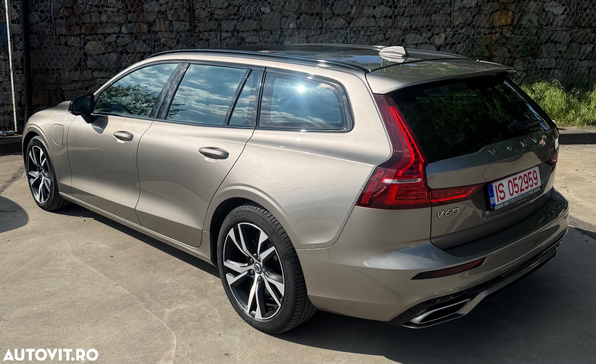 Volvo V60 T6 AWD Recharge Geartronic RDesign Expression - 4