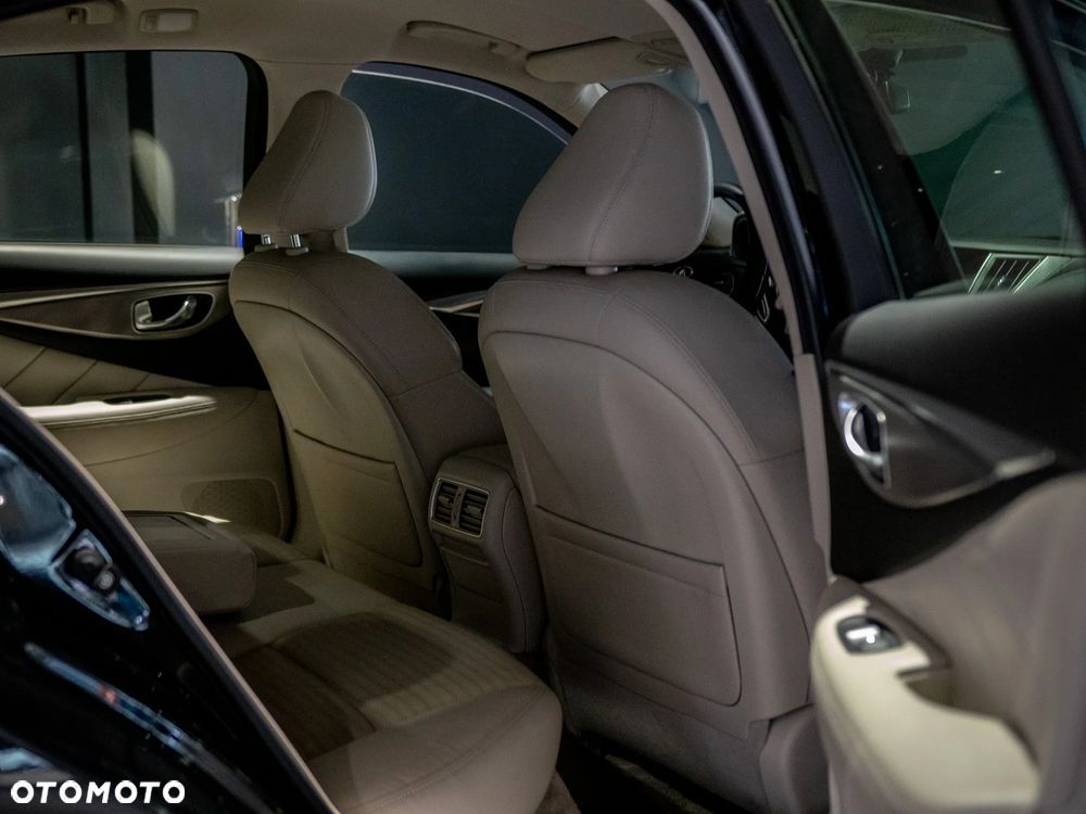 Infiniti Q50 Hybrid Sport Tech - 20