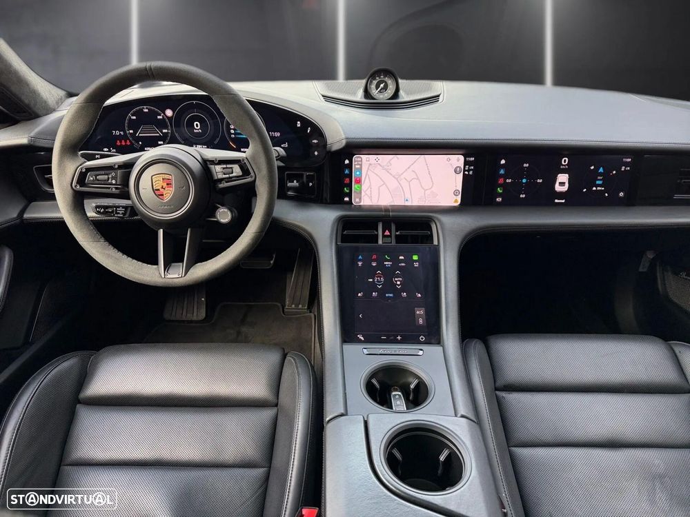 Porsche Taycan Turbo S - 12