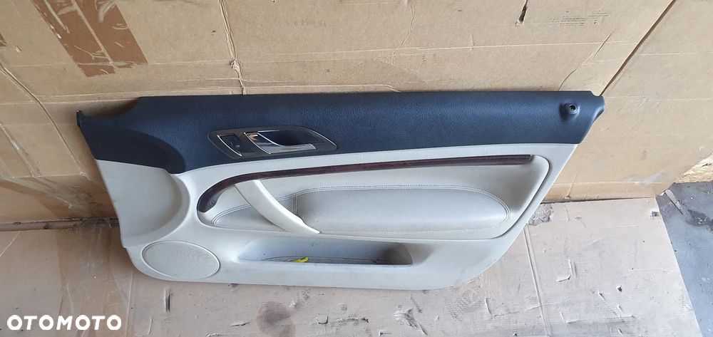 Boczek drzwi tapicerka prawy przód przednia prawa skóra Skoda Superb I - 2