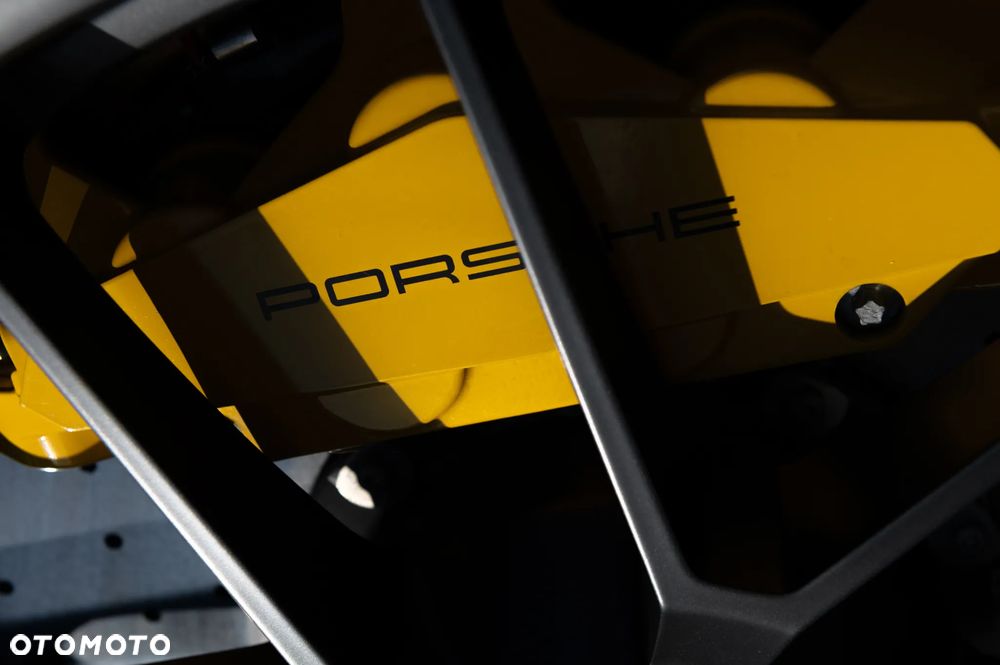 Porsche 911 Carrera T-Hybrid 4 GTS - 6