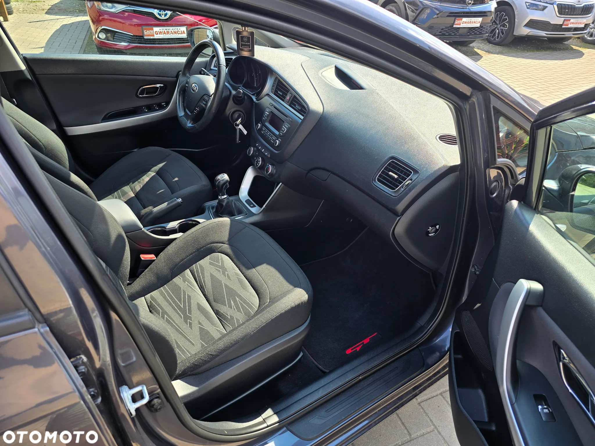 Kia Ceed - 11