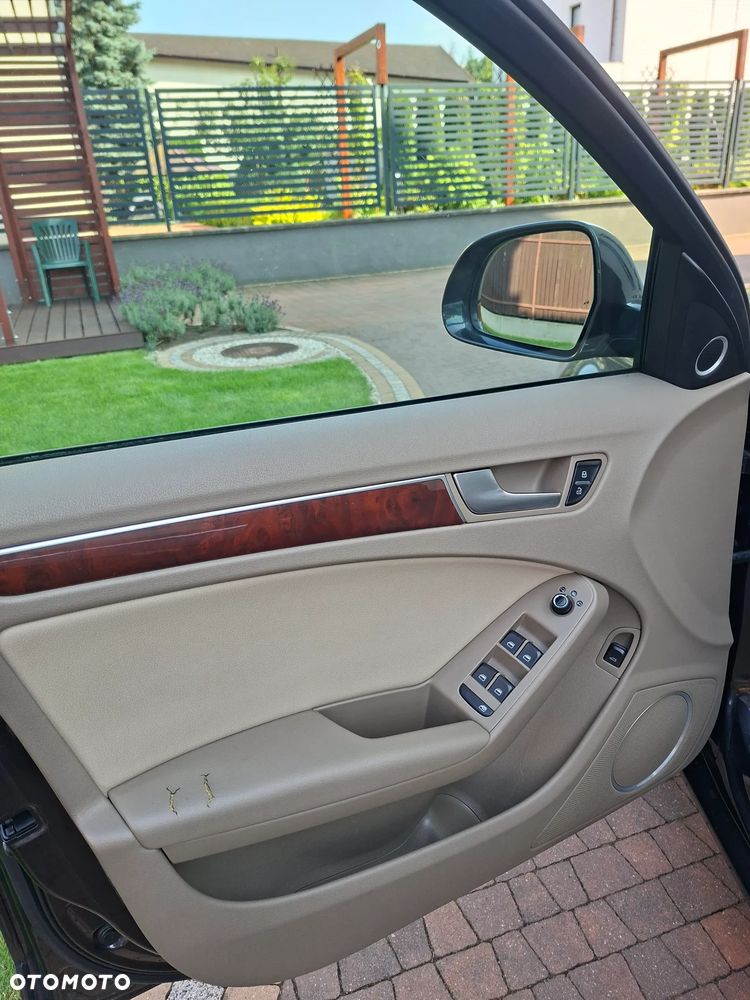 Audi A4 Limousine - 12
