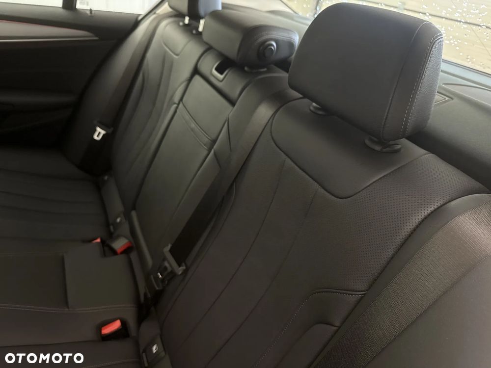BMW Seria 5 520i mHEV - 17