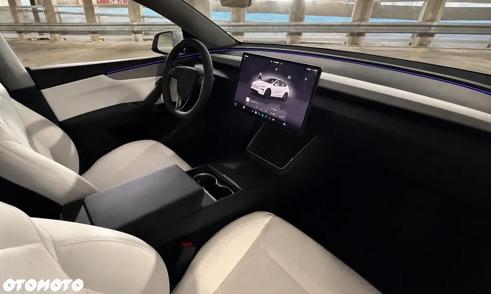 Tesla Model Y Long Range Dual Motor AWD - 11