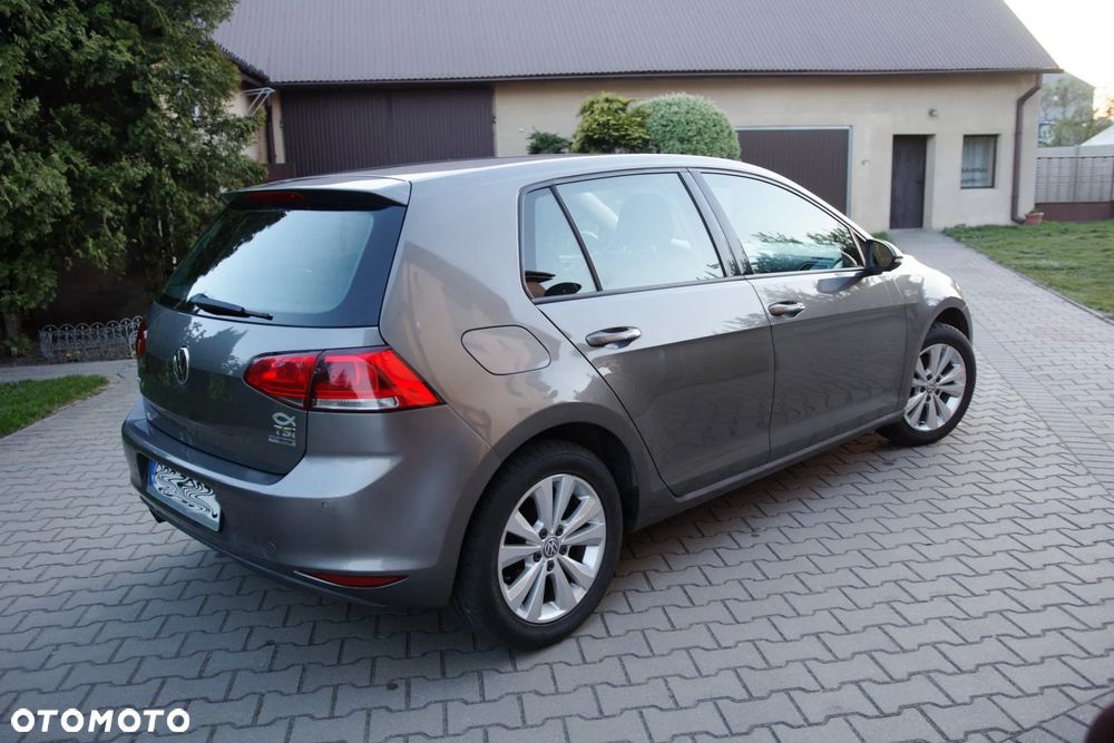 Volkswagen Golf - 1