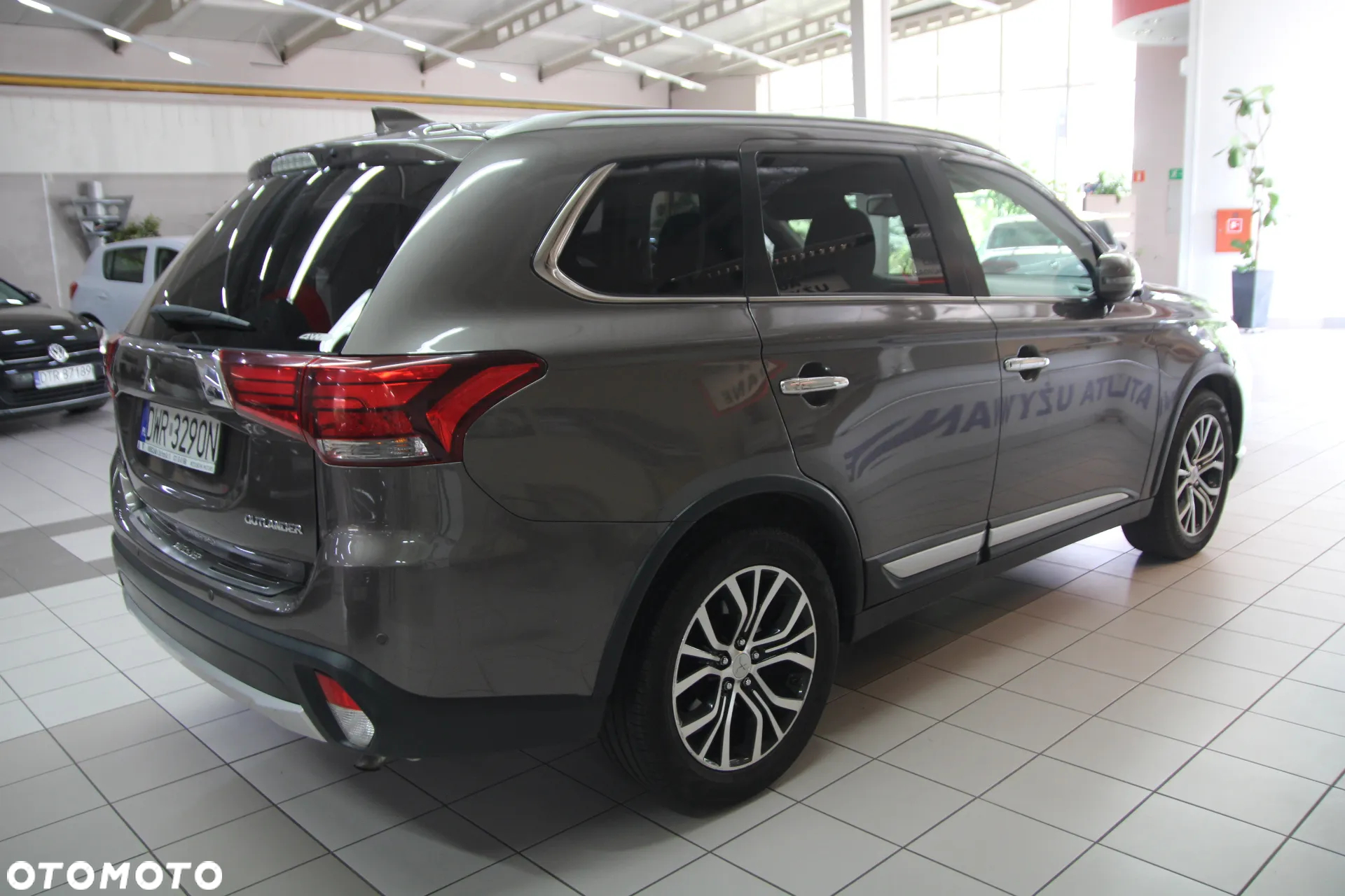 Mitsubishi Outlander 2.0 Intense + Navi 4WD CVT - 6