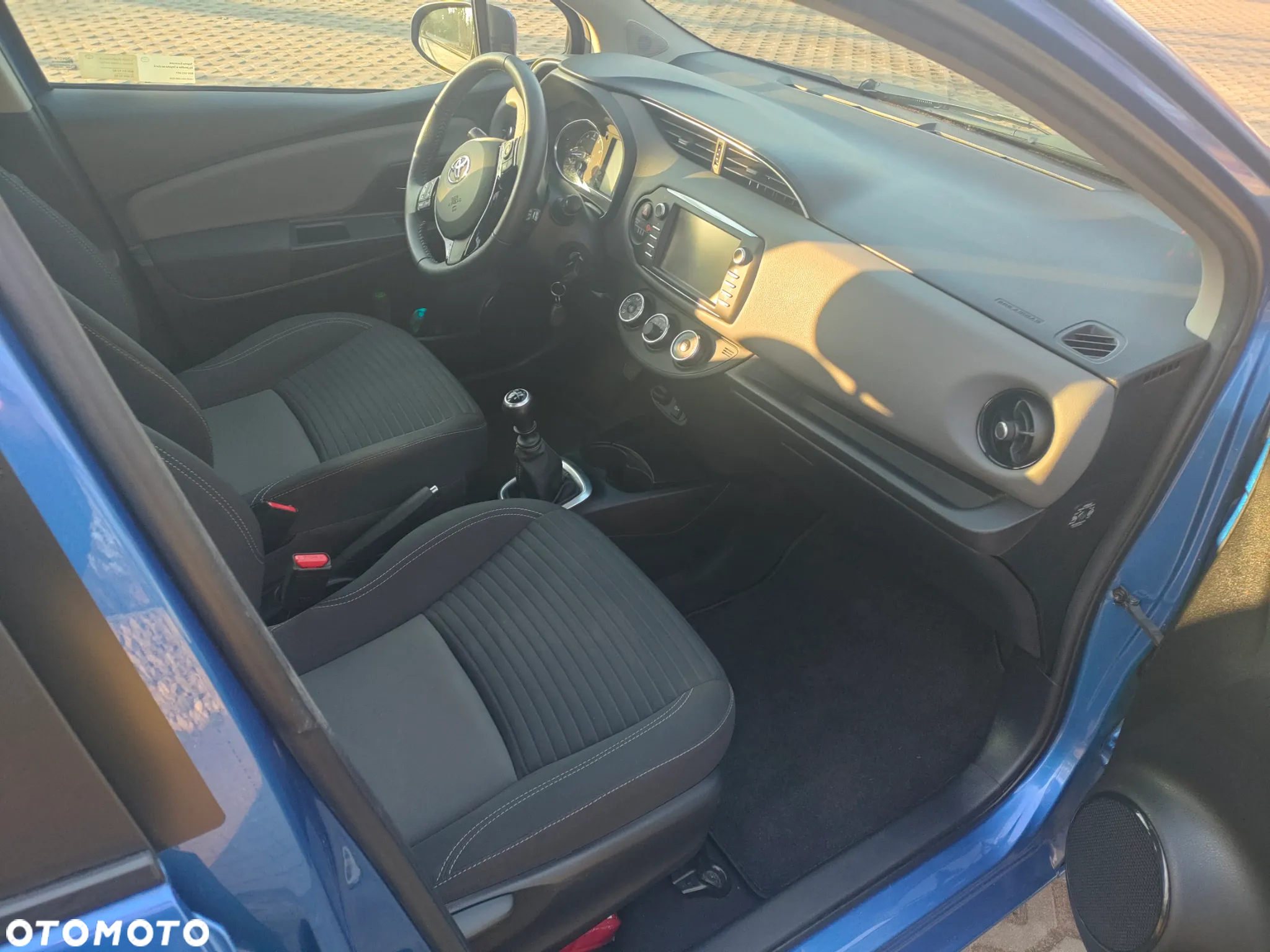 Toyota Yaris 1.5 Premium - 11