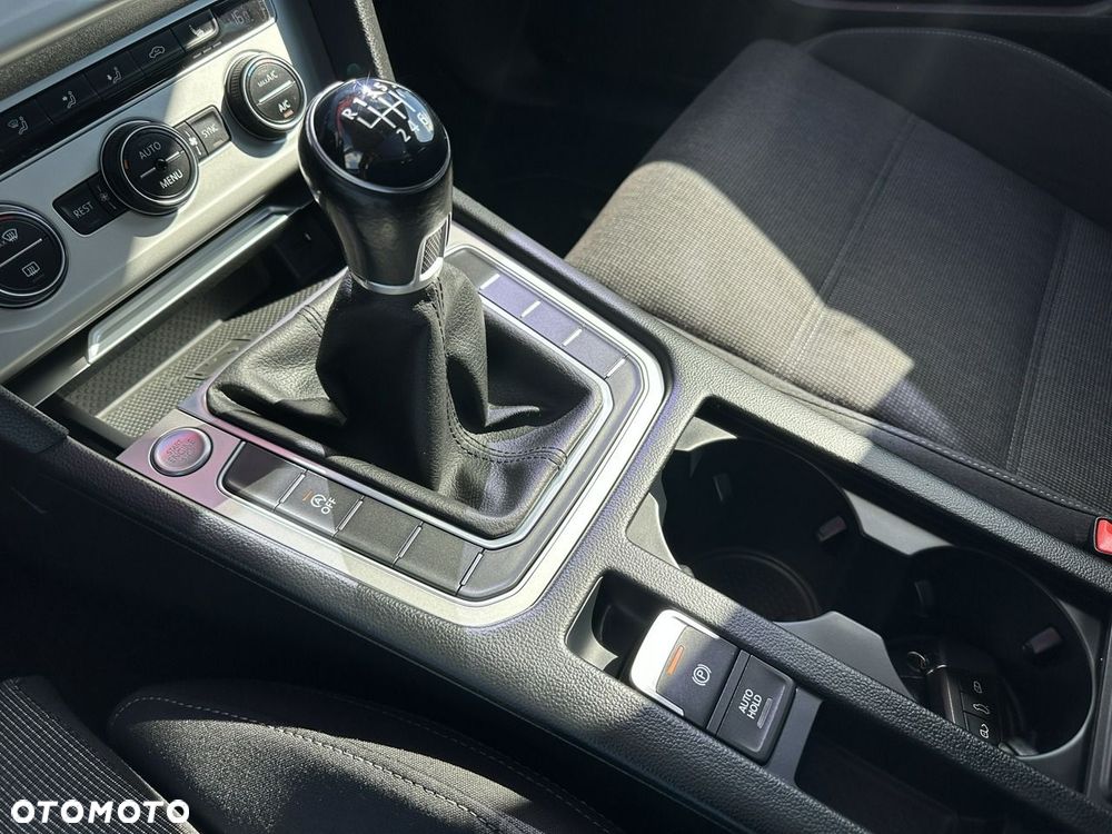 Volkswagen Passat Variant 2.0 TDI BMT Comfortline - 28