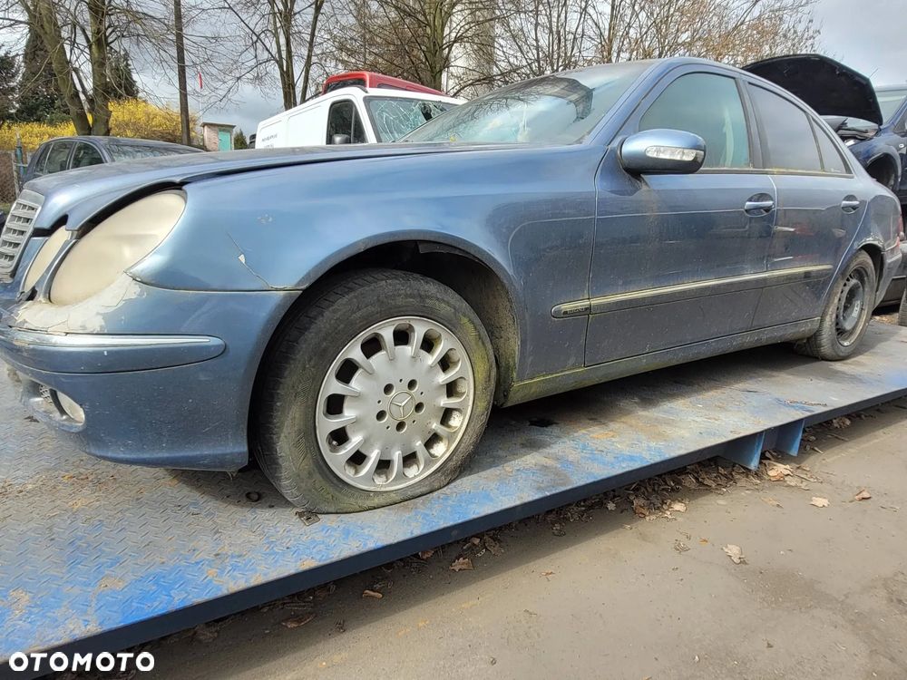 Części- Mercedes W211 Daimlerchrysler e 240 Rok 2003 Pojemność 2597  Moc 130 kw Benzyna - 1