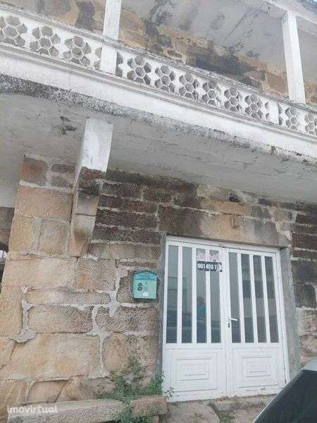 Moradia t4 , interior para recuperar- toda em pedra-turismo-2 gar. - Grande imagem: 5/12