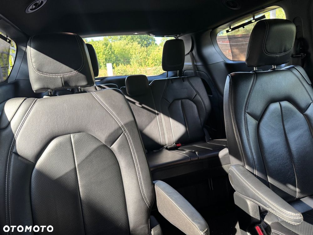 Chrysler Pacifica - 26
