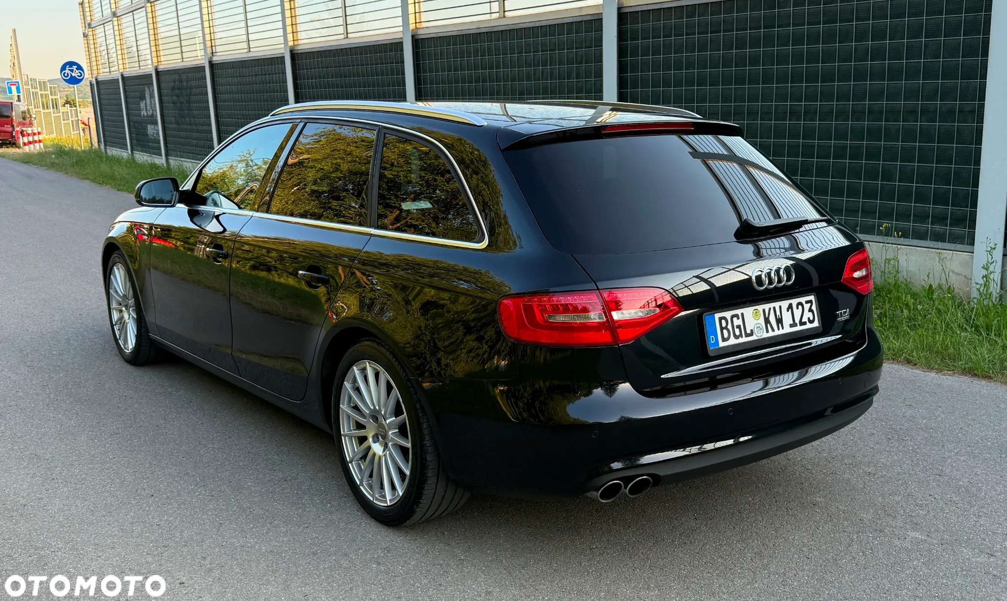 Audi A4 Avant 2.0 TDI DPF quattro S line Sportpaket - 4