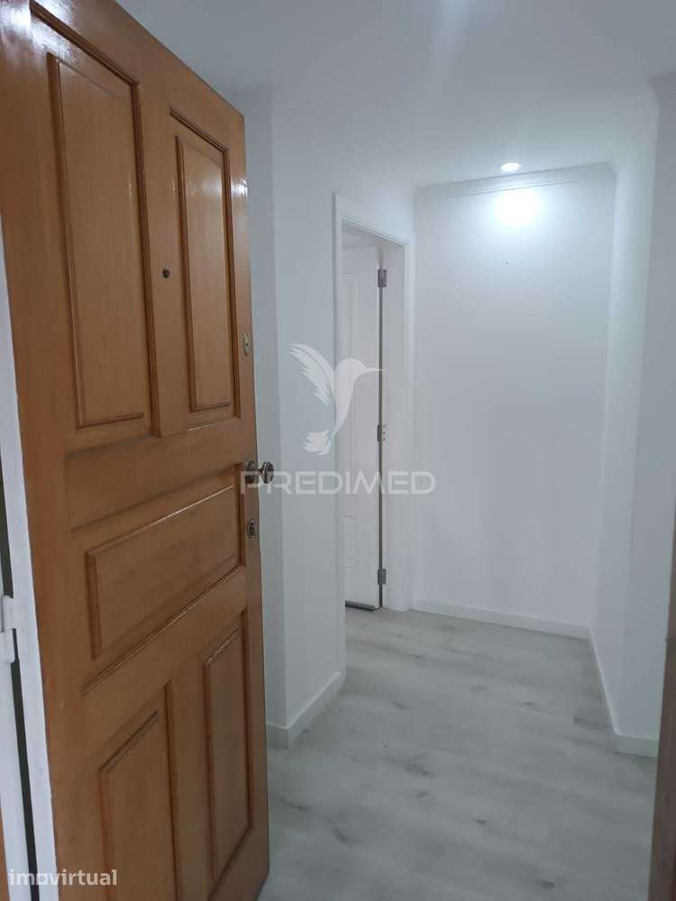 Apartamento T4 Totalmente Remodelado junto ao Centro de Saúde - Grande imagem: 3/12