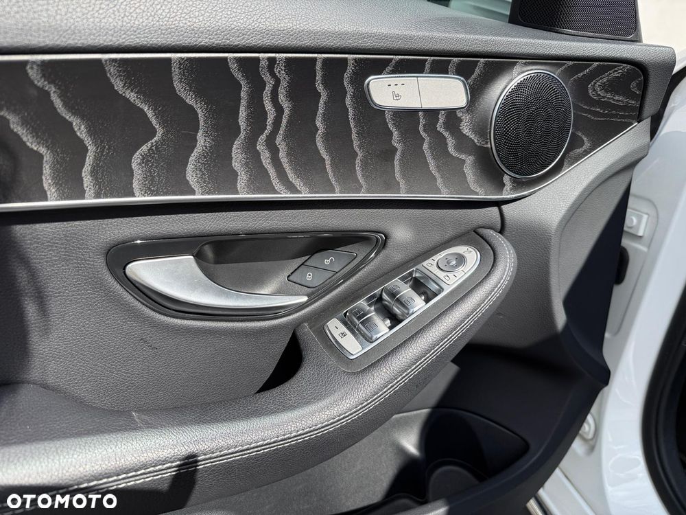 Mercedes-Benz Klasa C 300 de 9G-TRONIC - 21