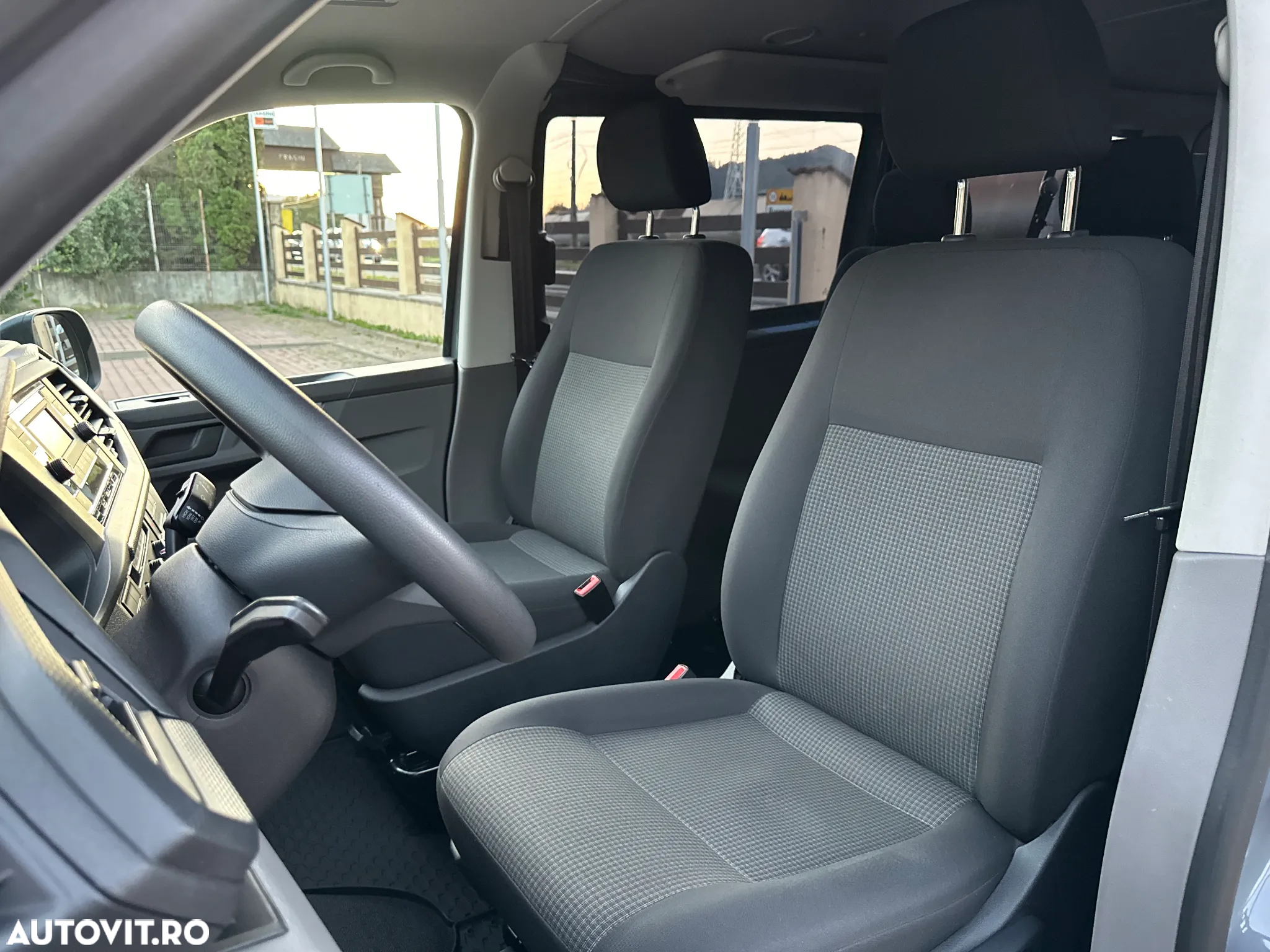 Volkswagen Caravelle - 17